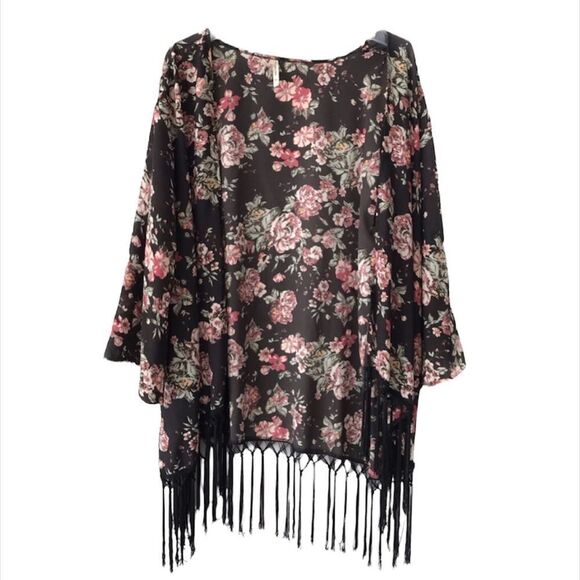 ✨HP✨FLORAL FRINGE KIMONO✨  - Picture 4 of 6